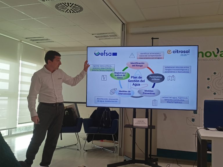 Martín Mottura, del Departamento de Postcosecha de Citrosol