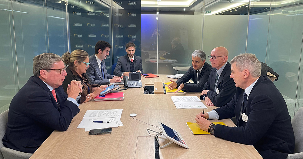 ava_asaja_bruselas_041125