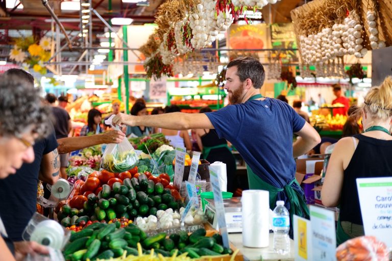 Consumidores5 Empleado mercado