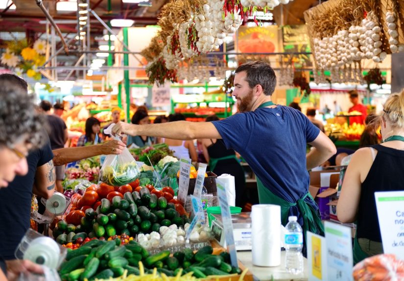 Consumidores5 Empleado mercado